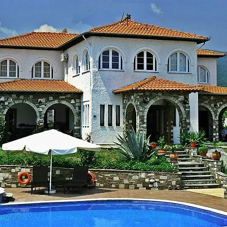 Zeus Hotel 3*