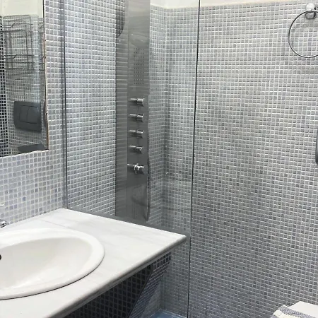 Zeus Hotel 3*