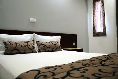Zeus Hotel 3*