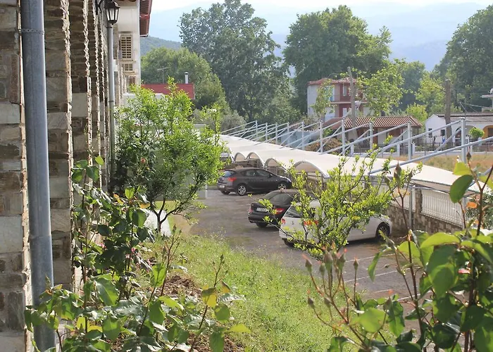 Zeus Hotel 3*
